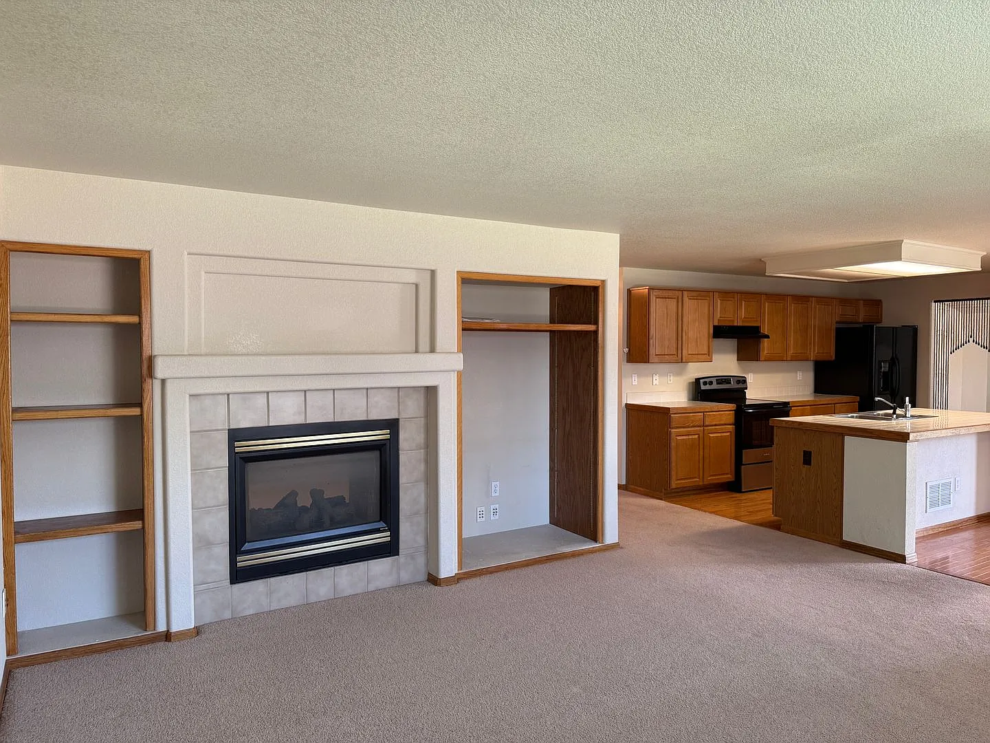 Beautiful 3 Bed, 3 Bath Home in Stetson Hills Prime Location Near Powers Corridor! — Photo 3