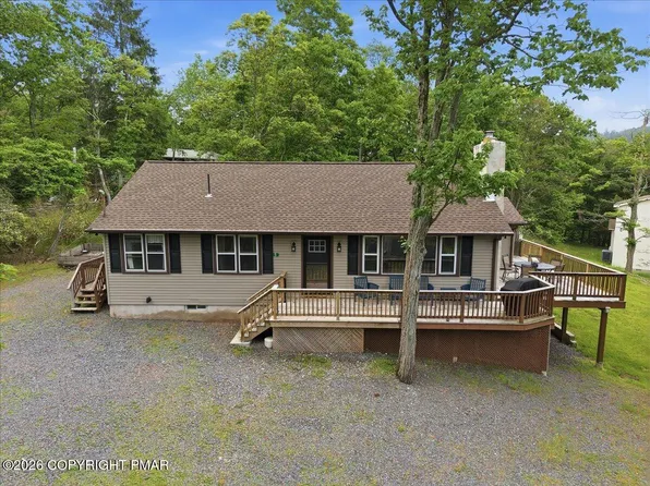 5 Chalet Ct, Lake Harmony, PA 18624