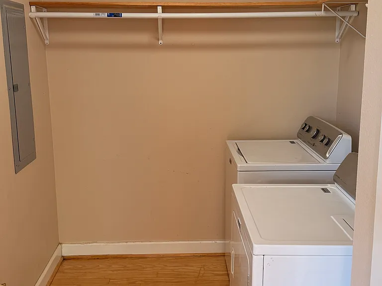 415 N 7th St #B — Photo 6