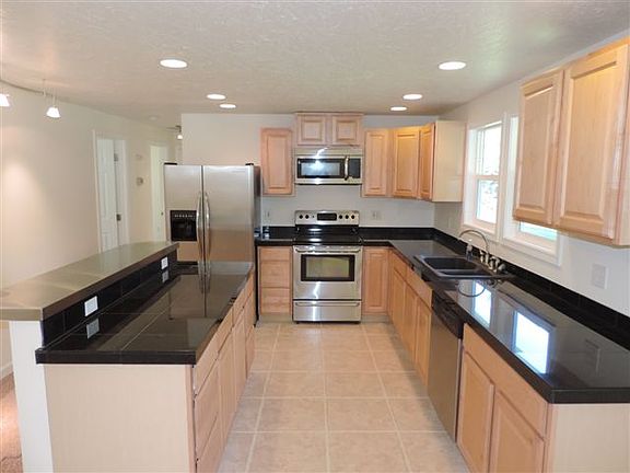 3rd image of 7605 Mazama St SW