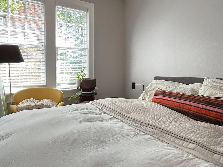 Fits king size bed easily