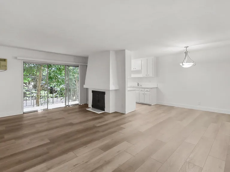 1419 S Bentley Ave #105 — Photo 8