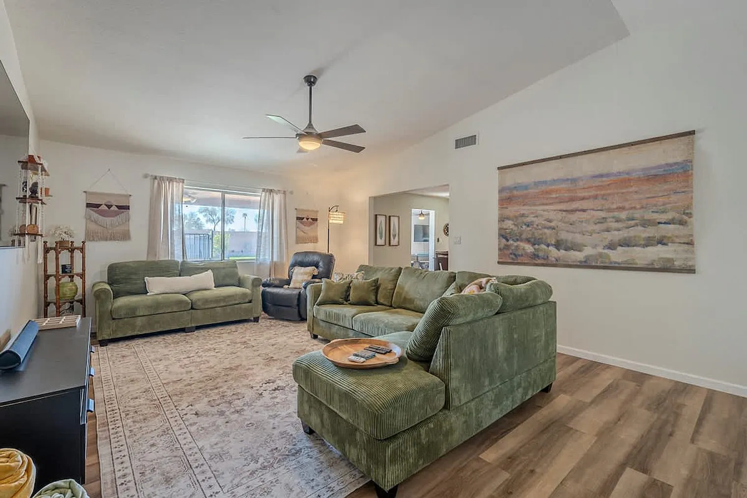 4 bed, 2.0 bath, $4,869 — Photo 2