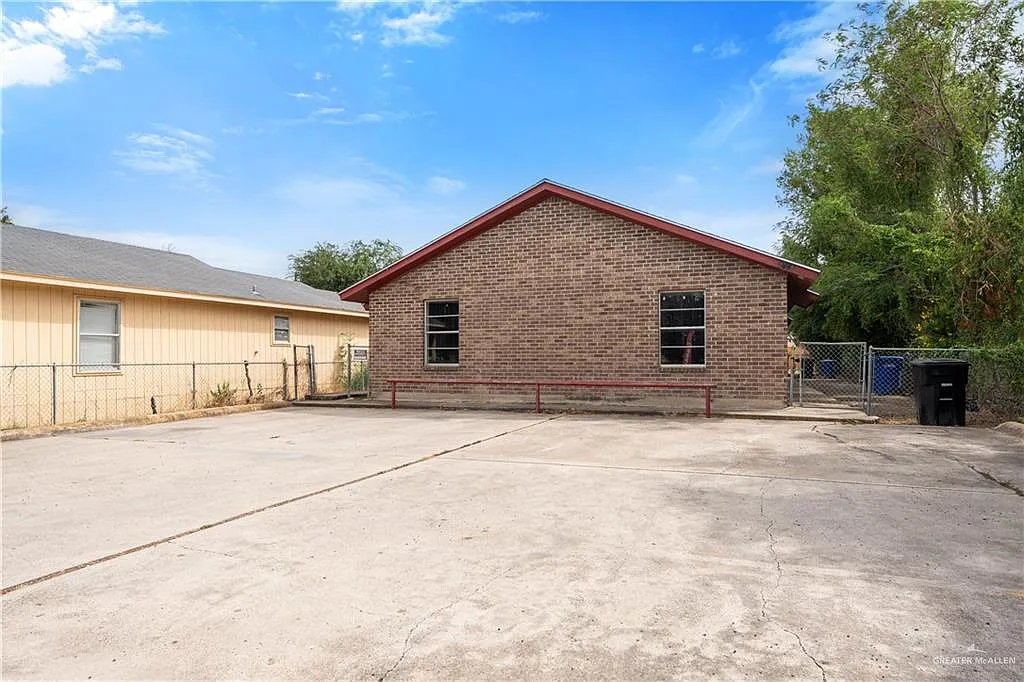 2 bed, 1.0 bath, 2670 sqft, $850 — Photo 3