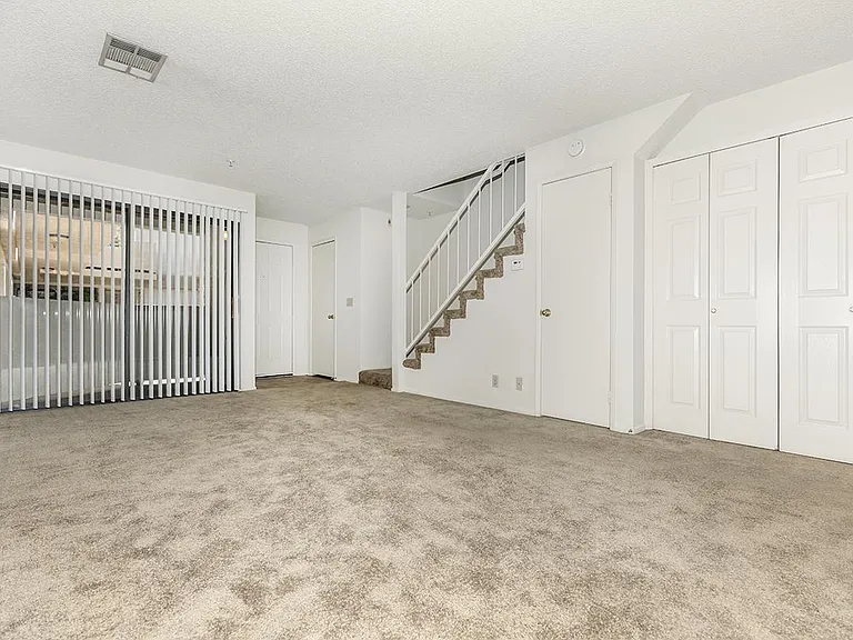 Glenoaks Terrace Apartments — Photo 34