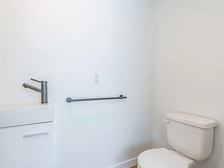 Beautiful Brand New Boutique Apartment Community — Photo 38