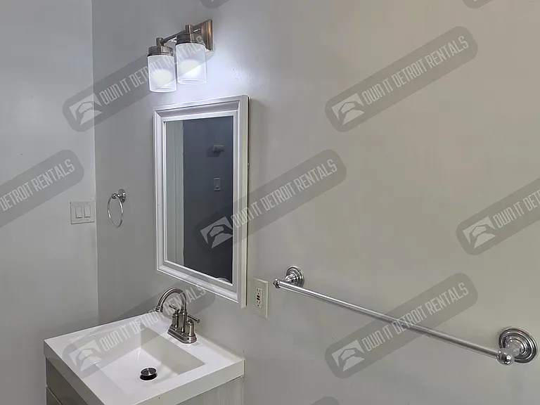 3 bed, 1.0 bath, 1277 sqft, $1,020 — Photo 21
