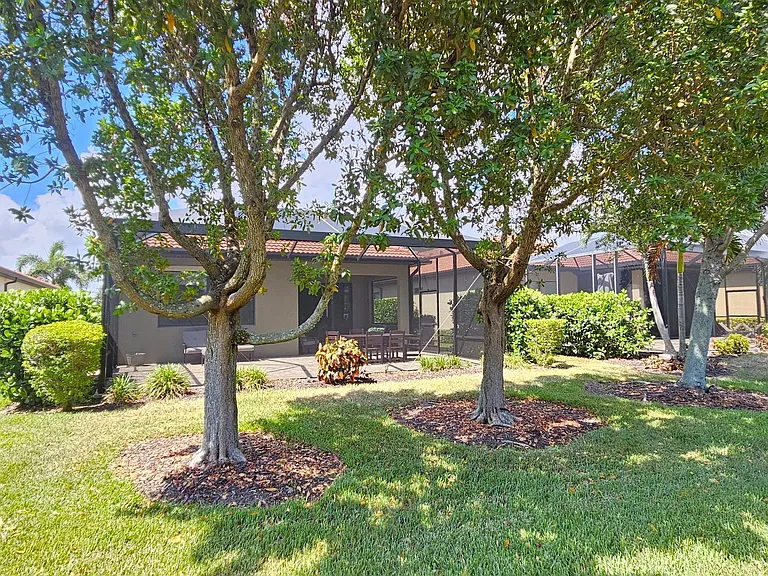 10361 Crooked Creek Dr — Photo 32