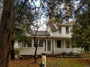 586 S Mountain Rd, New City, NY 10956