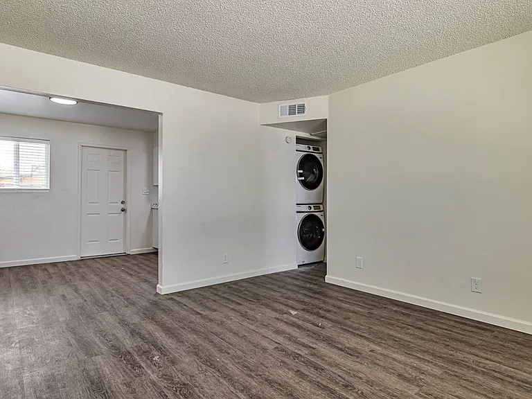 5927-5939 W Rose Ln #5947 — Photo 11