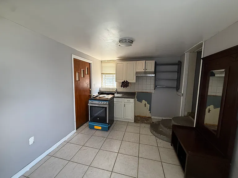 751 Logan Ave #BASEMENT — Photo 5