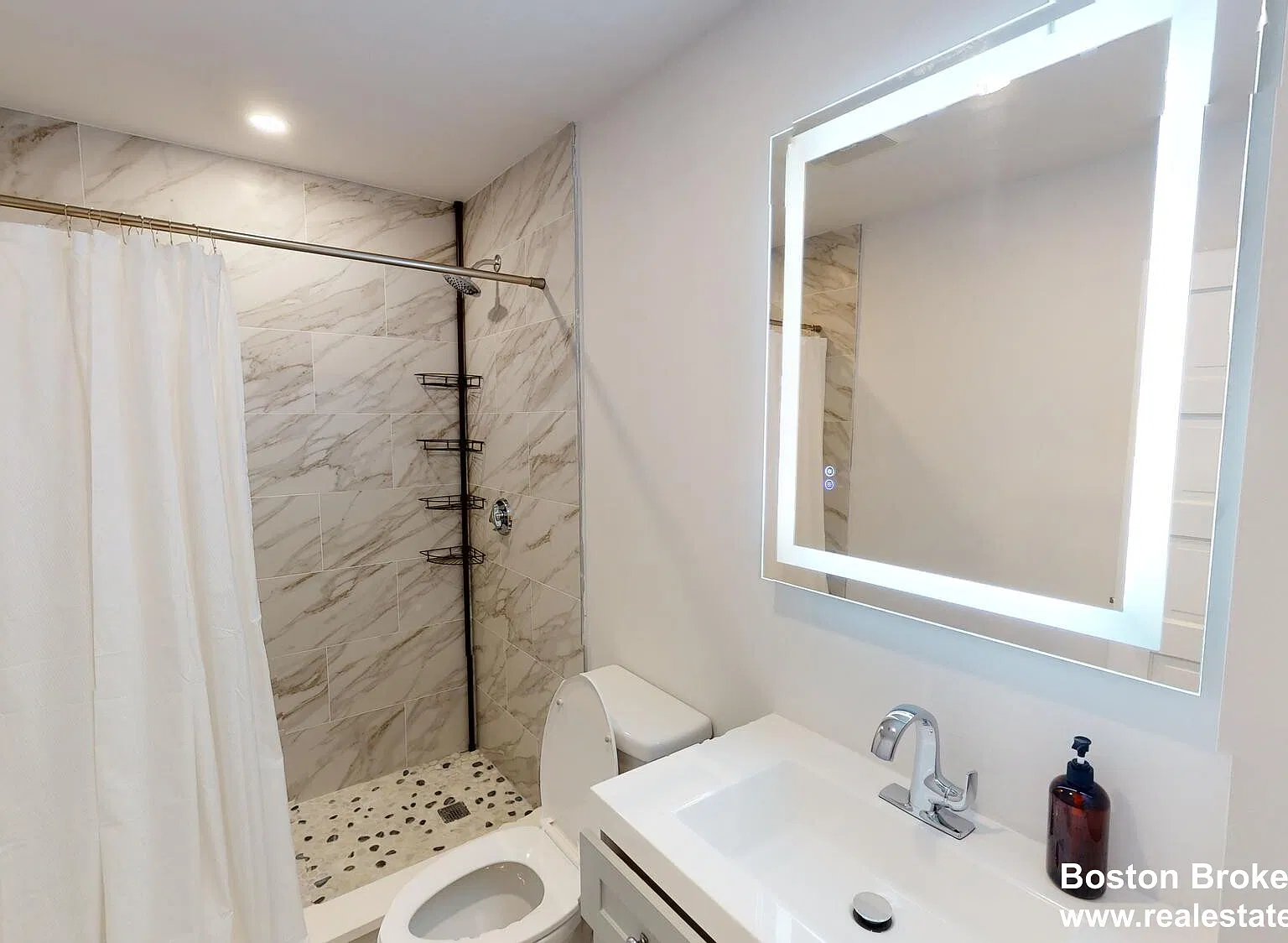 4 bed, 9999 sqft, $4,200 — Photo 1