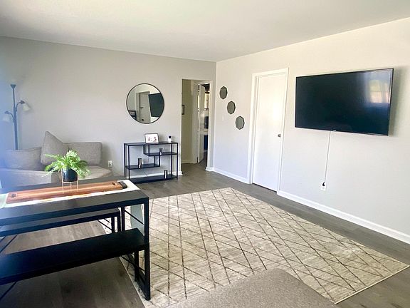 5th image of 8 Stanford Dr APT 2B