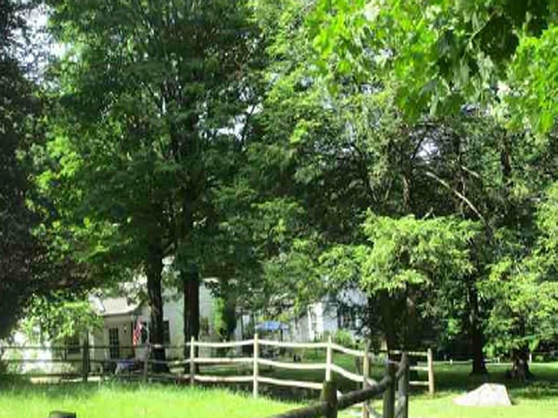 2nd image of 6 Packer Brook Rd