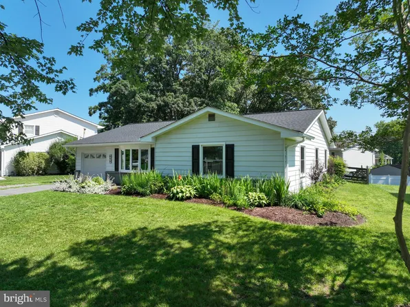 899 Winterhaven Dr, Gambrills, MD 21054