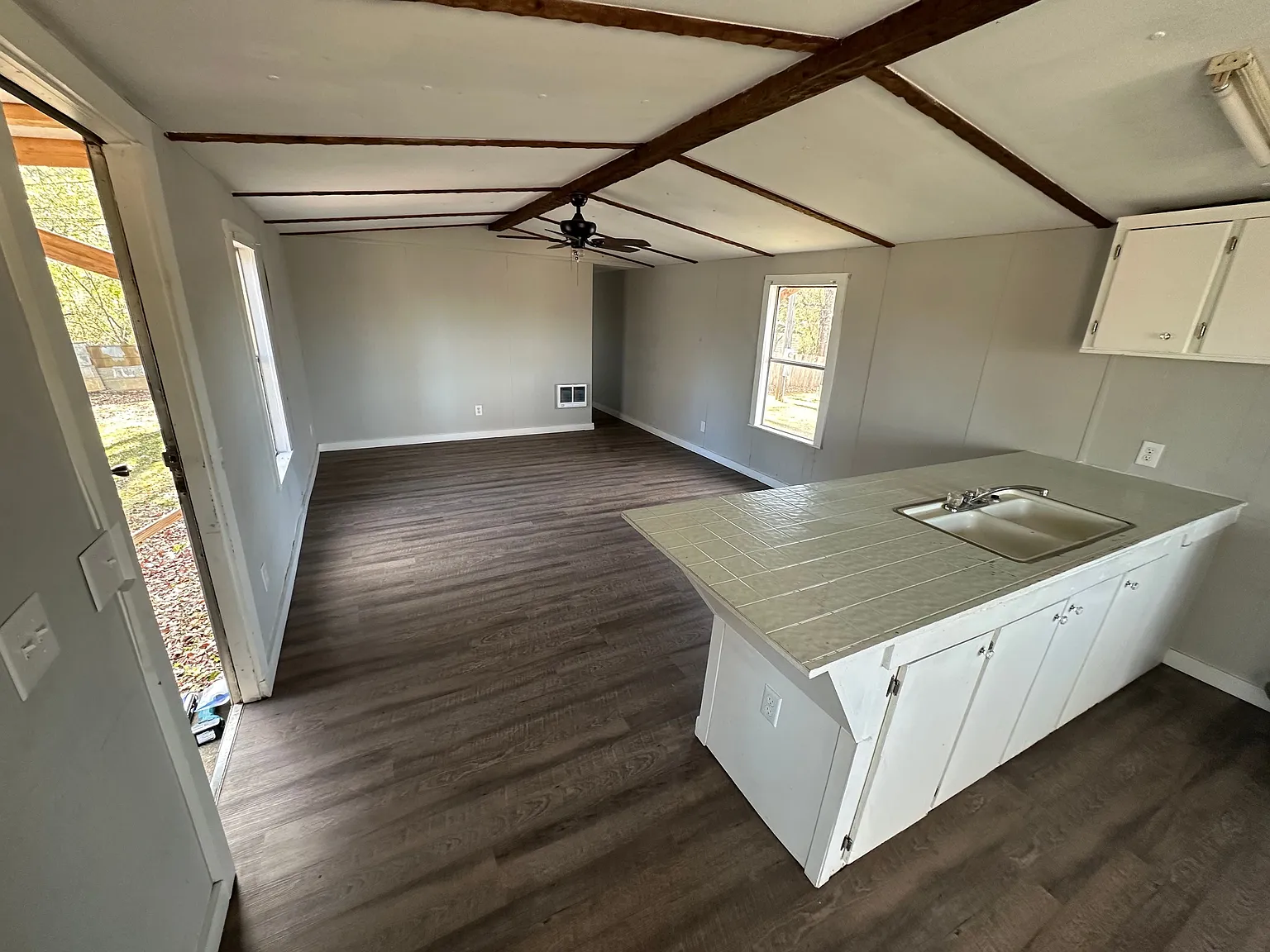 2 bed, 1.0 bath, $850 — Photo 3