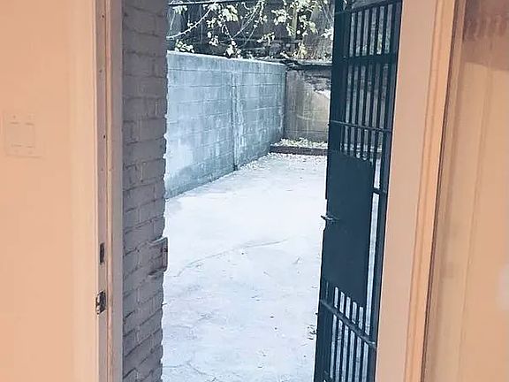 4th image of 308 W 109th St APT 11