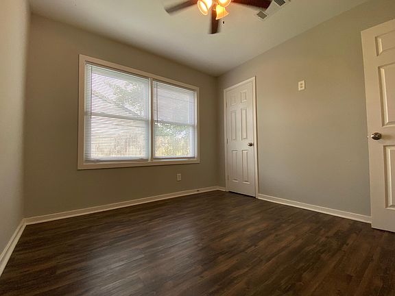 Middle bedroom