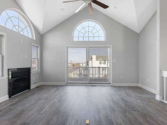 5th image of 142 37th St Unit W