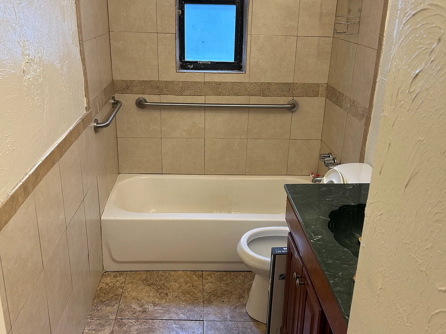 Studio, 300 sqft, $800 — Photo 3