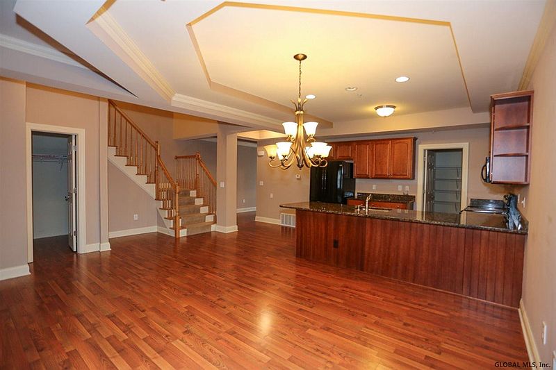 4th image of 902 VLY POINTE Drive