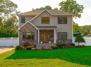 1106 Namdac Ave, Bay Shore, NY 11706