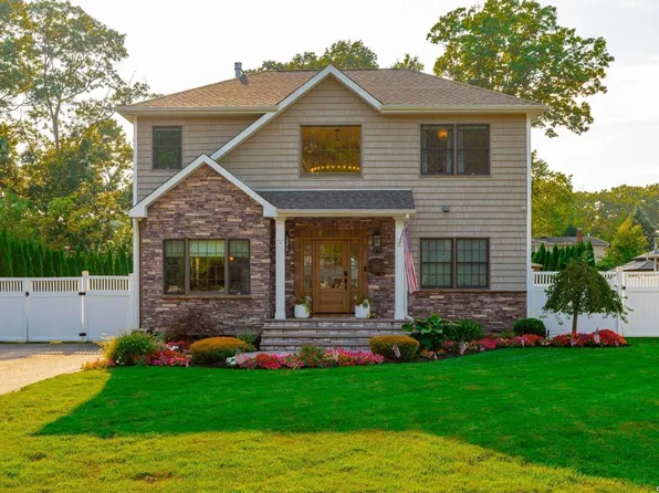 1106 Namdac Avenue, Bay Shore, NY 11706