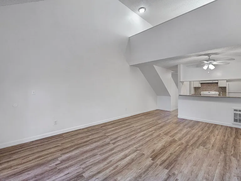 WoodAcre Apartments — Photo 41