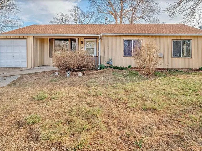 1009 Apache Dr — Photo 1