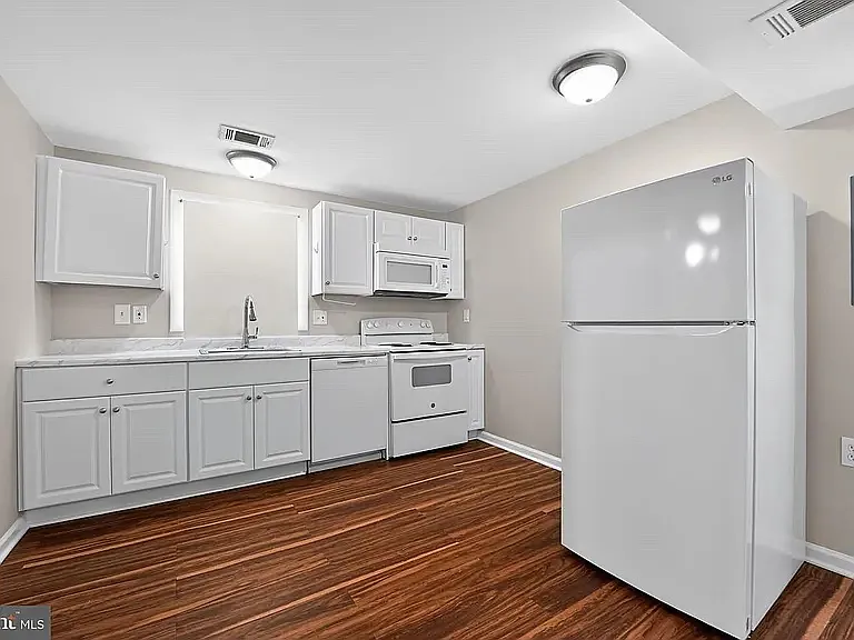 1327 Passage Dr — Photo 8