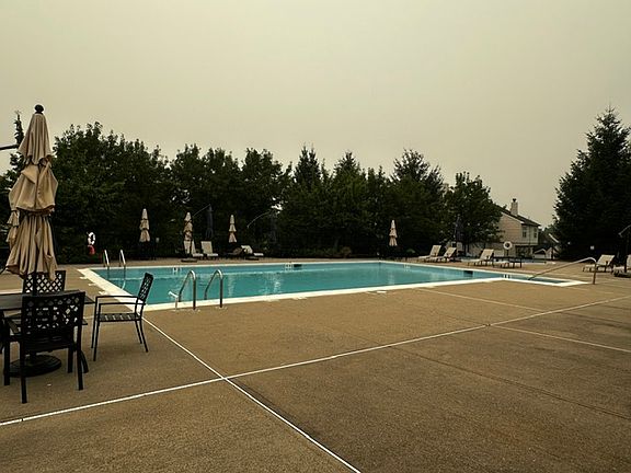 5th image of 2402 Rockledge Ct