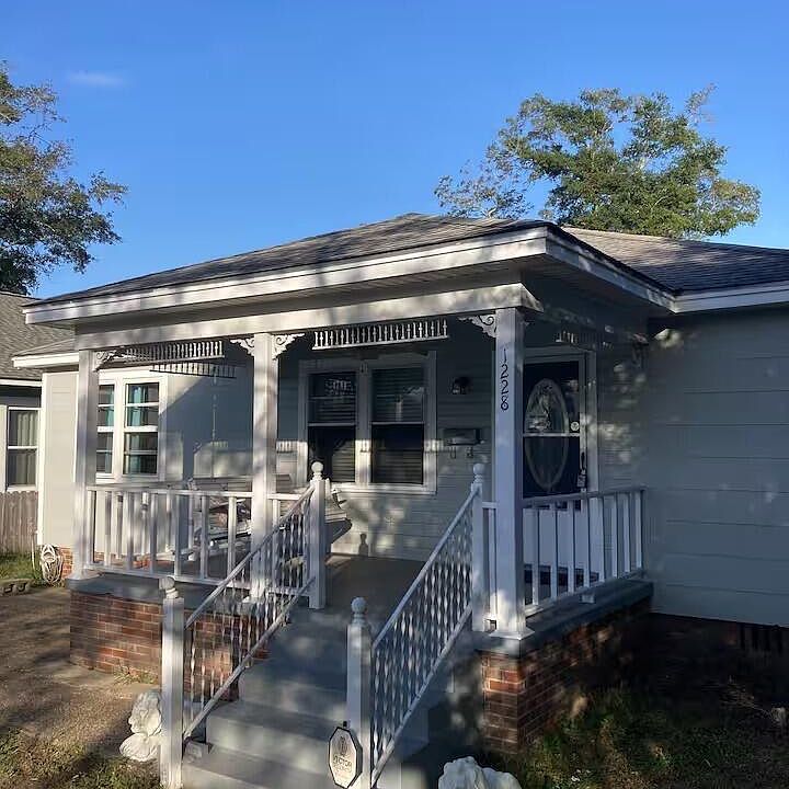 1st image of 1228 32nd Ave