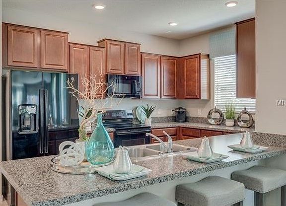 3rd image of 10603 Lake Montauk Dr