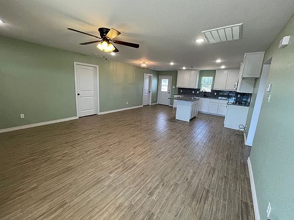 4th image of 109 Spruce Tree Ct