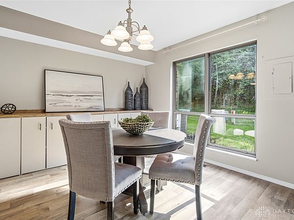 5th image of 665 Hidden Valley Ct