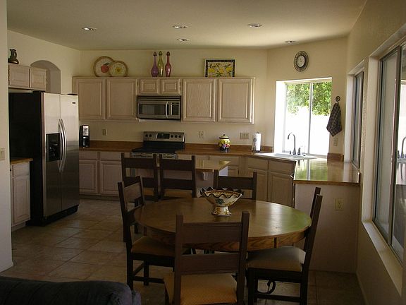 4th image of 656 W Mountain Vista Dr