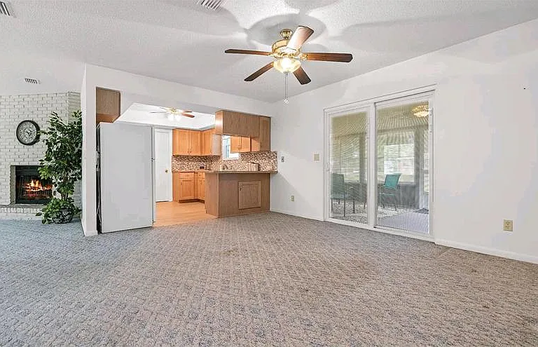 233 SE Sandia Way — Photo 4