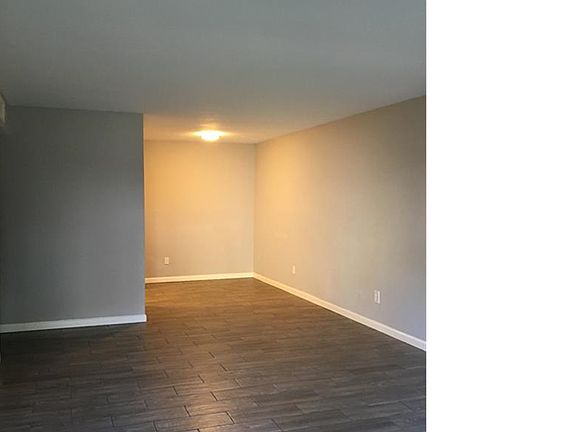 3rd image of 5625 Antoine Dr #1005