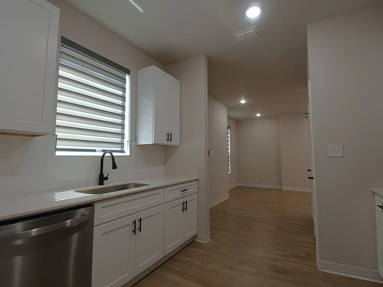 1158 E Earle St — Photo 12
