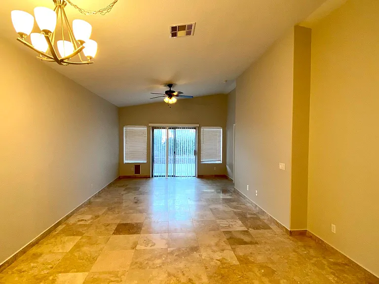 62 S Valencia Pl — Photo 2