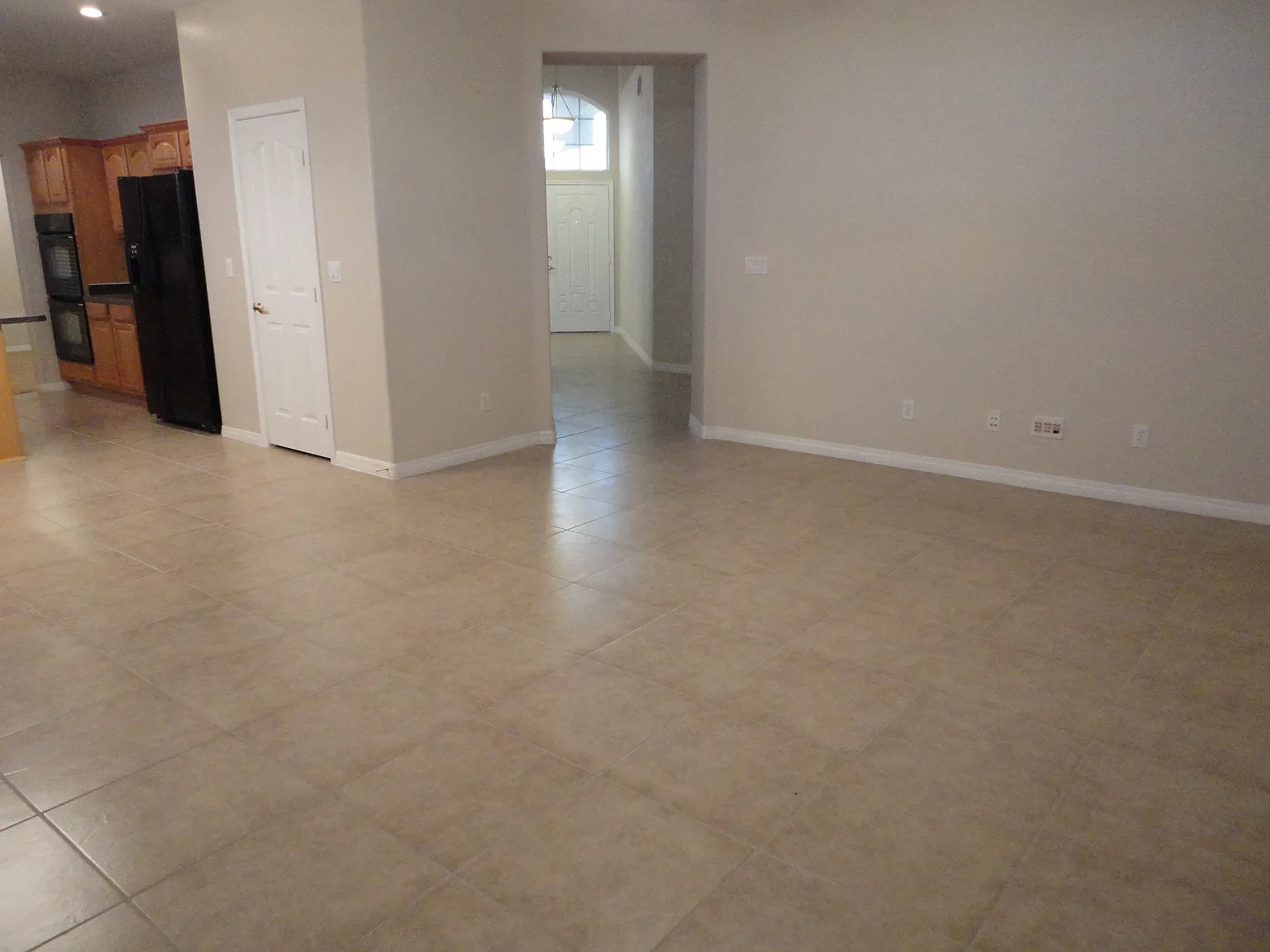 5 bed, 3.0 bath, 2362 sqft, $3,005 — Photo 4