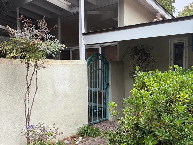 333 Woodley Ct — Photo 1