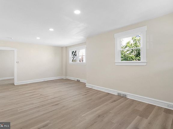 3rd image of 2249 39th St