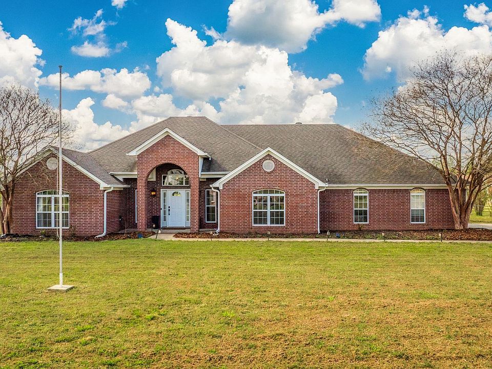 1st image of 19 Green Meadows Dr