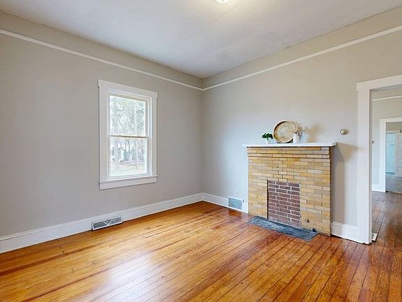 5th image of 406 Henry St
