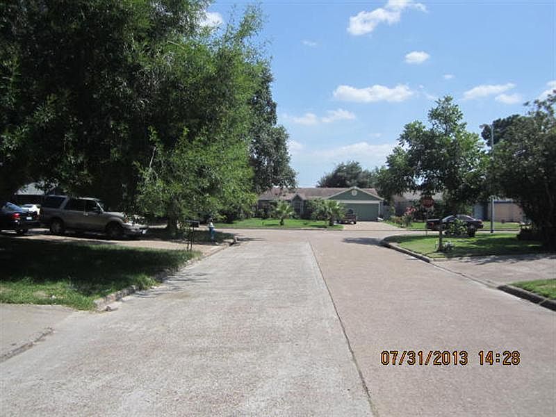 2nd image of 8606 Winewood Dr