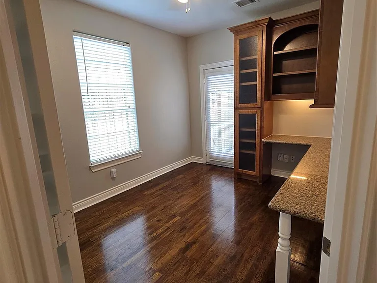 3440 Cline St — Photo 9