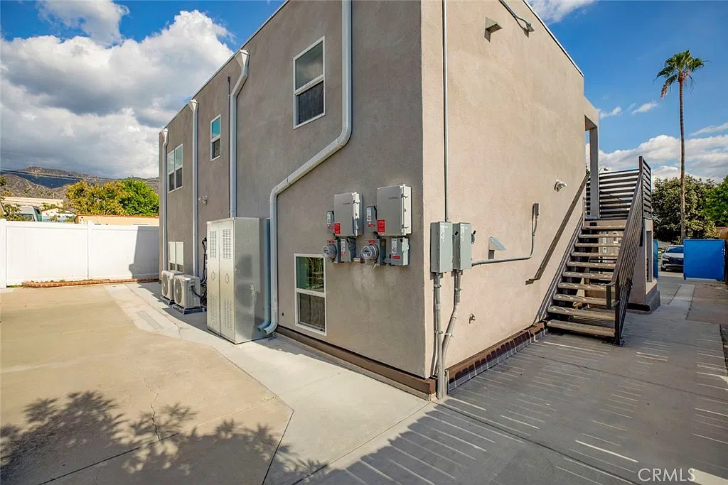 1045 Sonora Ave — Photo 3