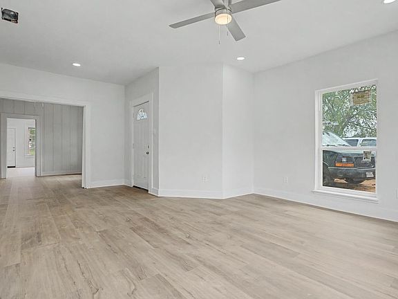 4th image of 25033 Country Club Rd