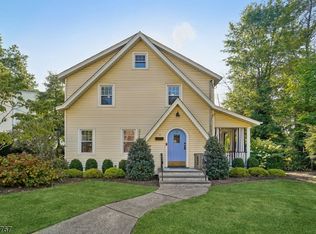 12 Buckingham Garden Pkwy, Maplewood, NJ 07040